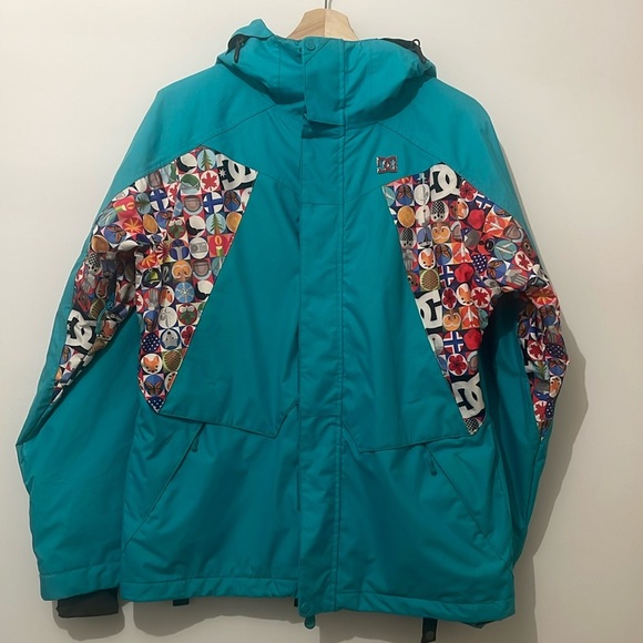 DC Fuse Women’s Graphic Print 2011 Snowboarder Jacket Size Small Teal Black - Picture 5 of 13